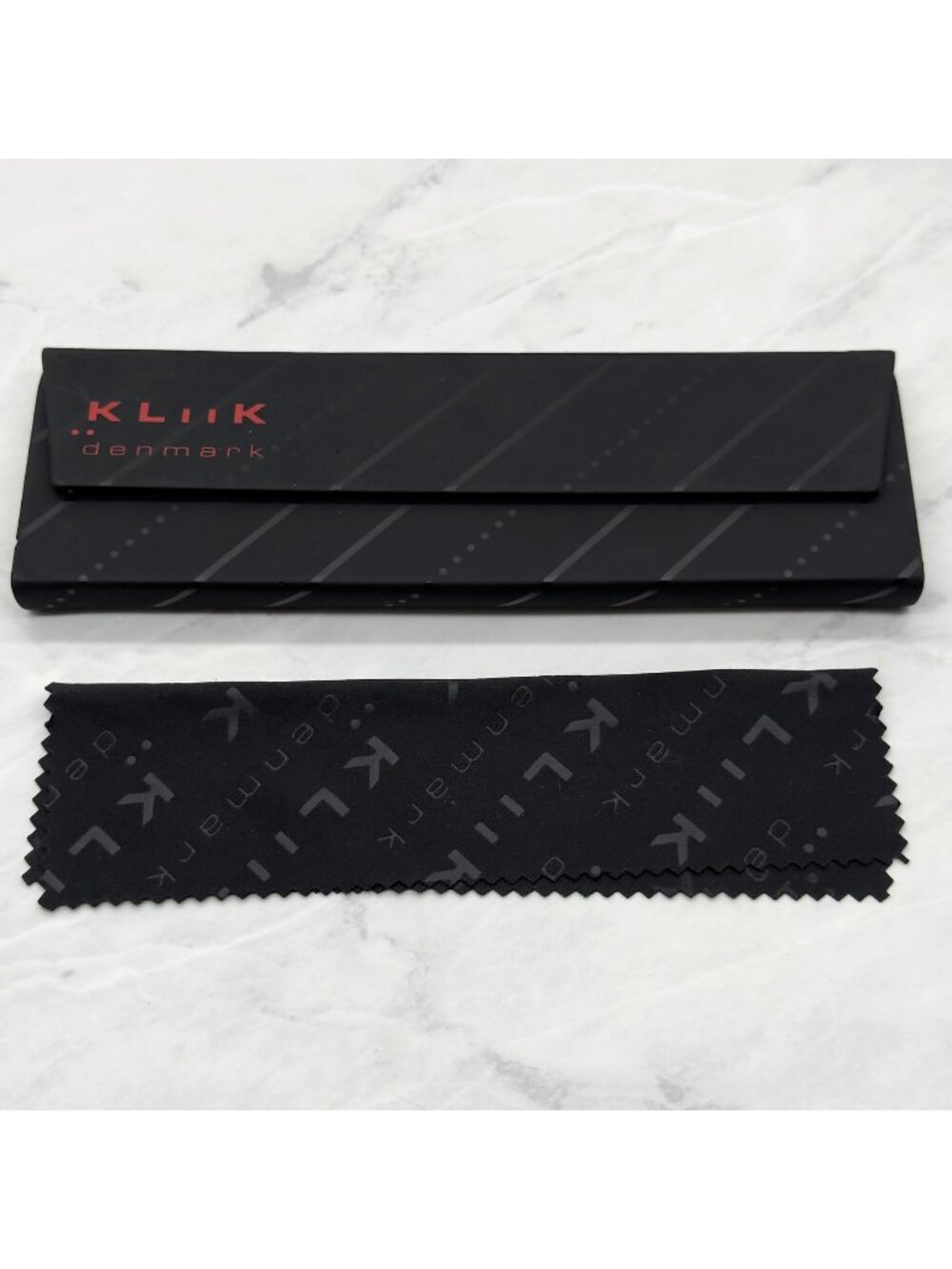 Kliik Denmark Eyeglass Hard Case Trifold Foldable Magnetic Closure Black Red